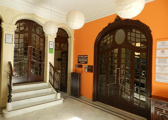 El Masnou بيت شباب