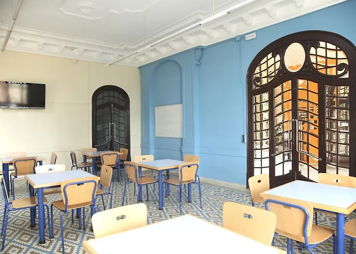 El Masnou بيت شباب